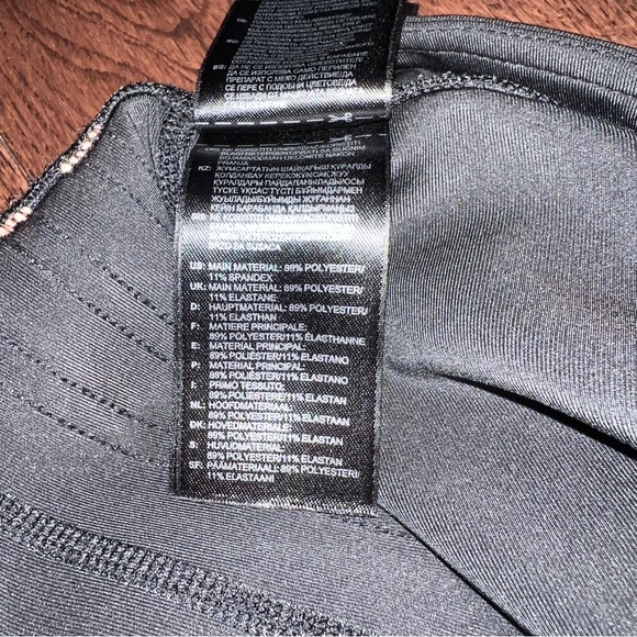 ADIDAS Climalite Athletic work out 3/4 leggings. Black with 3 pink stripe - Picture 7 of 9